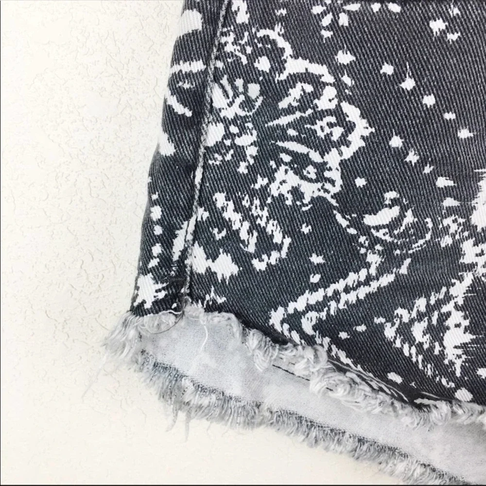 UO BDG Dolphin Super High Rise Cutoff Shorts‎ Sz 24 Black White Print
